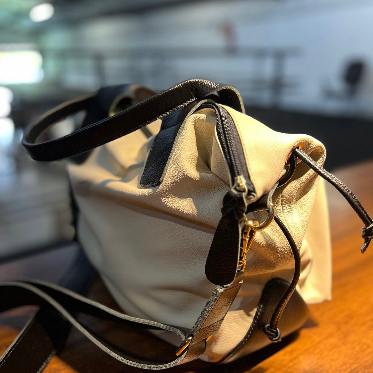 Bolsa ELISA em Couro Legítimo