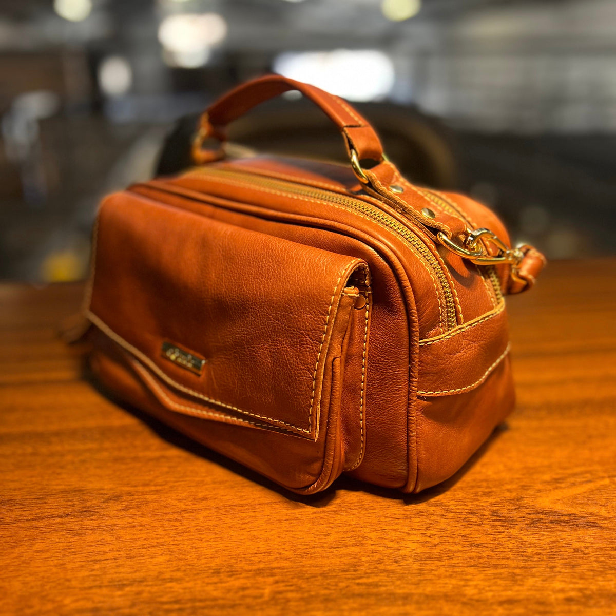 Bolsa CLARA em Couro Legítimo