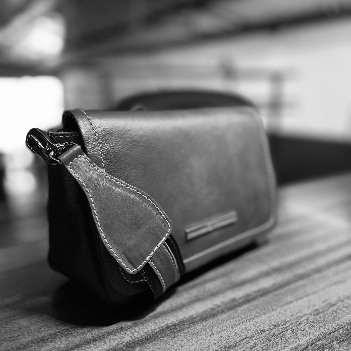 Bolsa ELOÁ em Couro Legítimo