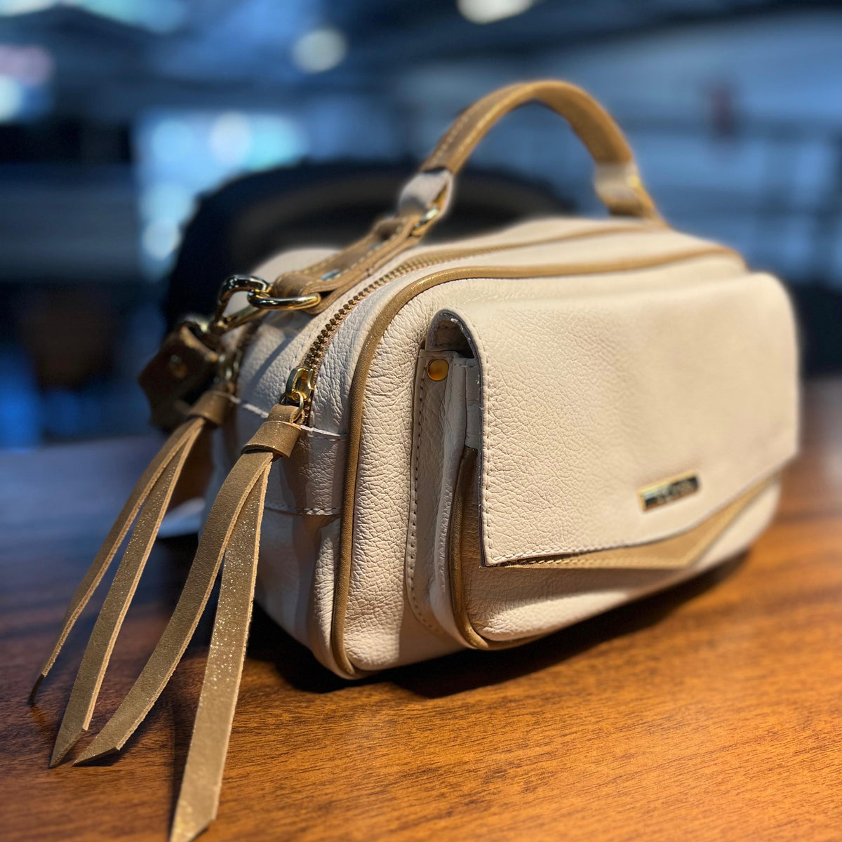 Bolsa CLARA em Couro Legítimo