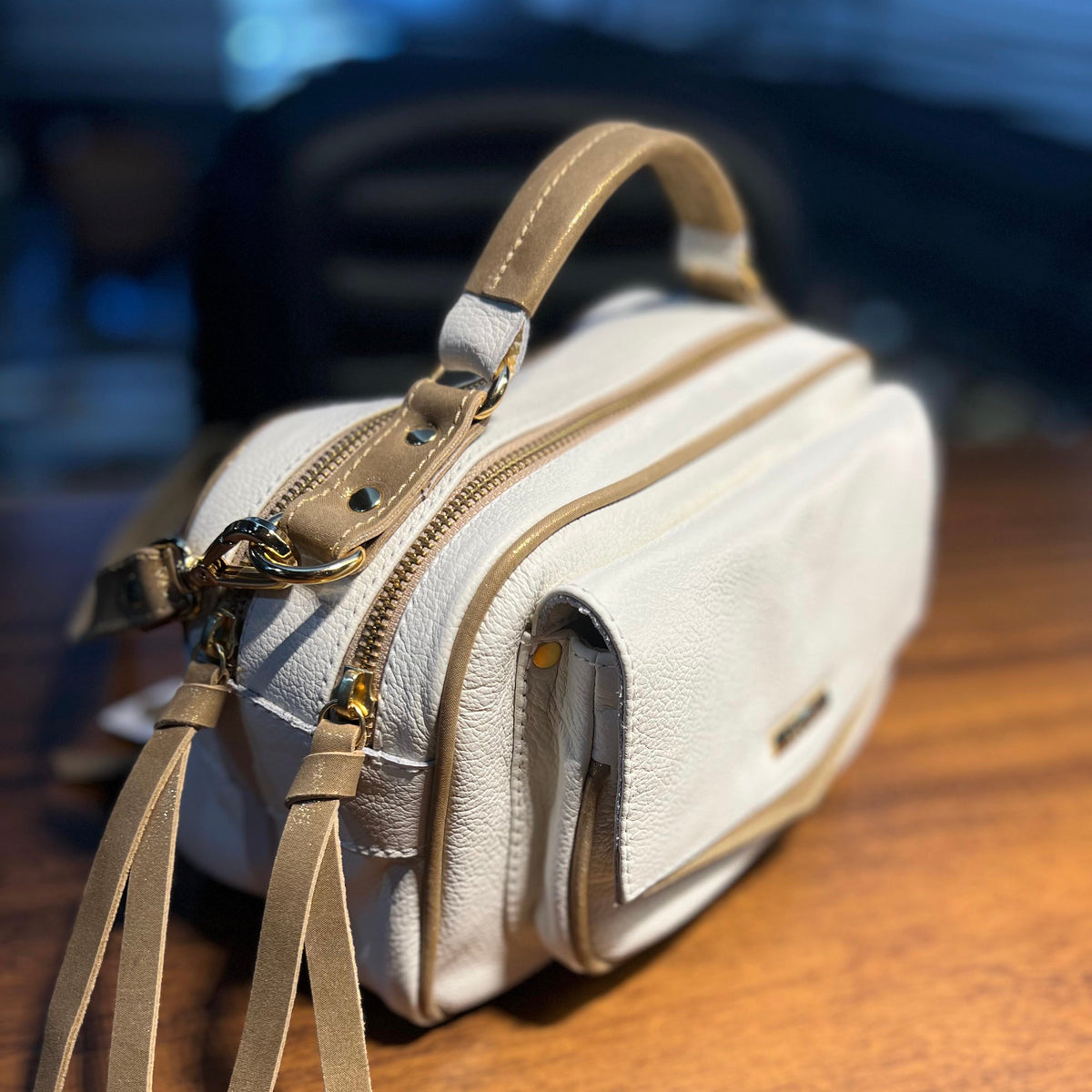 Bolsa CLARA em Couro Legítimo