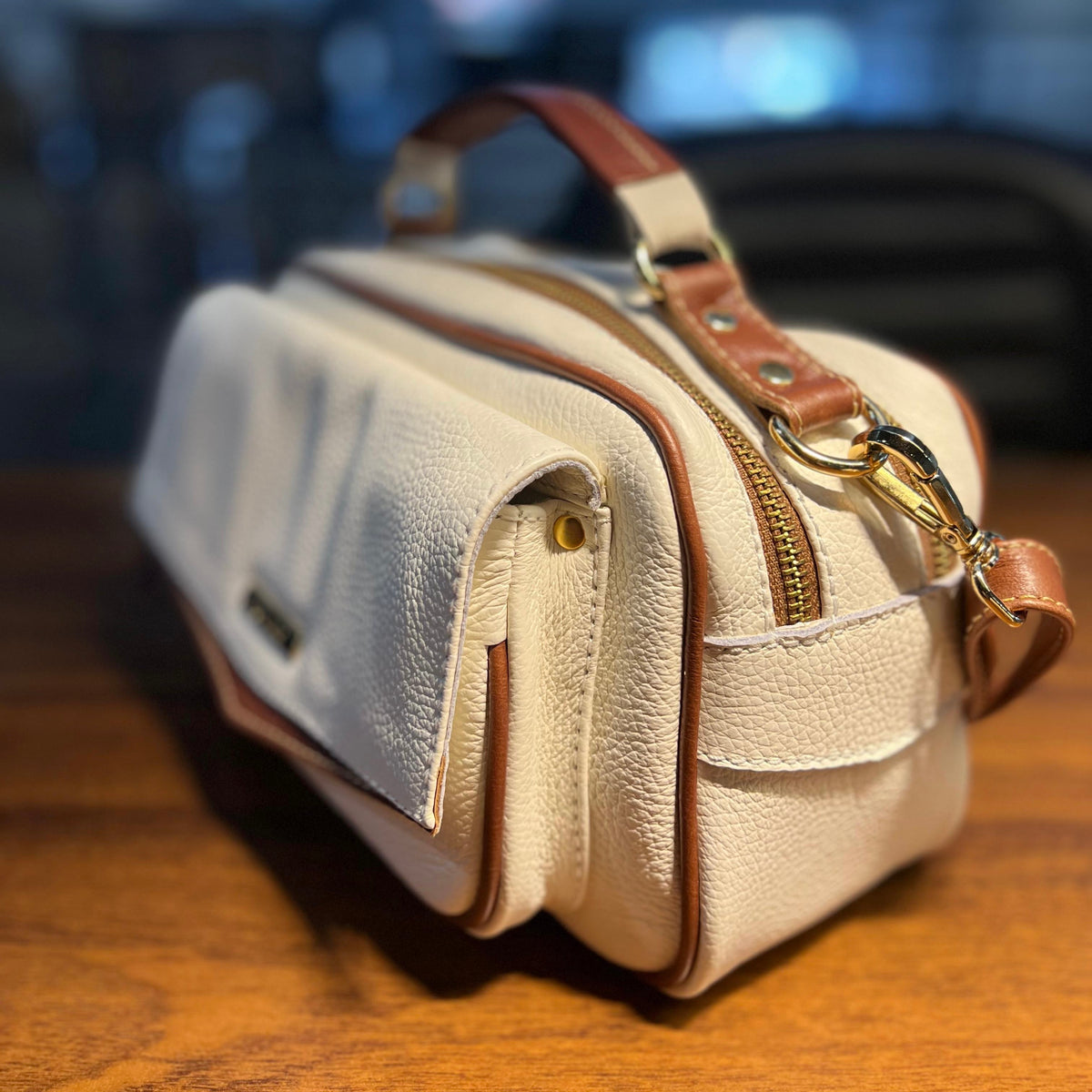 Bolsa CLARA em Couro Legítimo