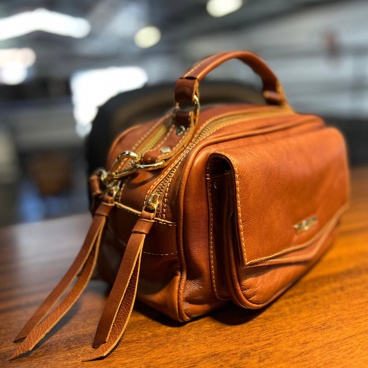 Bolsa CLARA em Couro Legítimo
